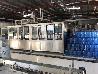 Polycarbonate Bottle Filling